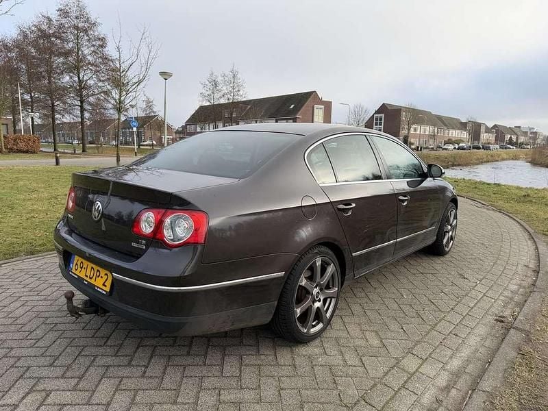 Occasion VW Passat Comfortline 122 PK (89 kW) 2010 Bruin Sedan