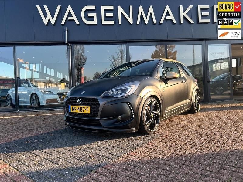 Zwart (metallic) Gebruikt 2017 DS Automobiles DS3 Performance Black Special Hatchback | € 11.450 - Afbeelding 1/4