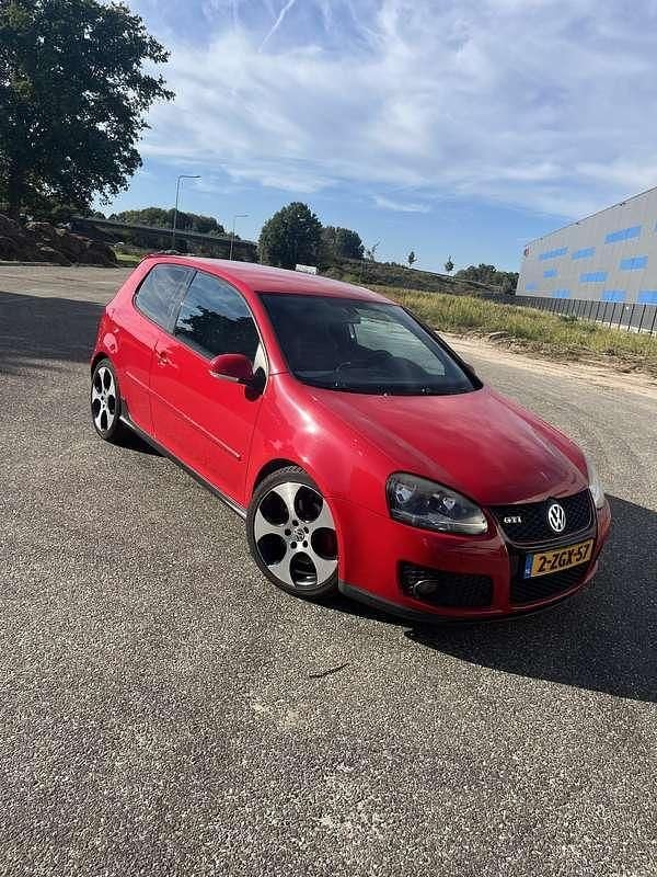 Rood Gebruikt 2005 VW Golf IV GTI Hatchback | € 5.000 (Eerlijke prijs) - Afbeelding 1/4