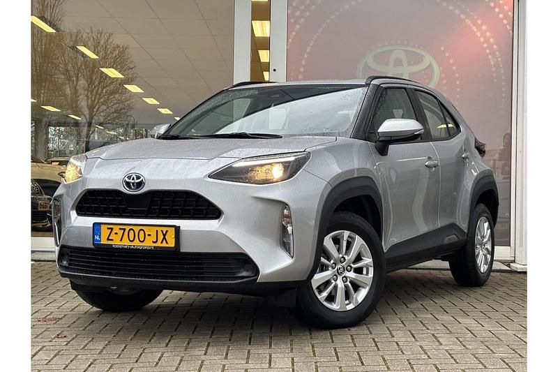 Grijs Occasion 2024 Toyota Yaris Hybrid Active SUV | € 28.749 (Eerlijke prijs) - Afbeelding 1/1