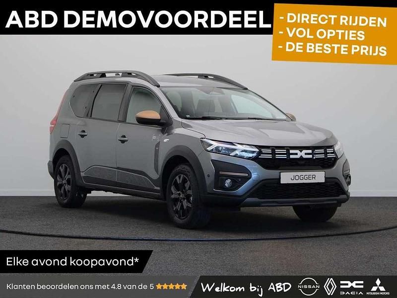 Grijs, metallic lak Gebruikt 2025 Dacia Jogger Extreme MPV | € 27.945 (Eerlijke prijs) - Afbeelding 1/3