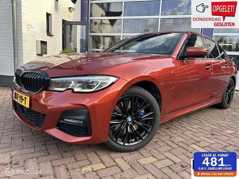 Oranje Gebruikt 2020 BMW 330e Sedan | € 29.999 (Eerlijke prijs) - Afbeelding 1/4