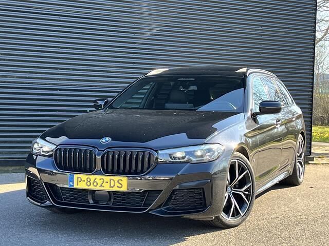 Zwart Gebruikt 2021 BMW 520 Executive Stationwagen | € 29.950 (Goede deal) - Afbeelding 1/4