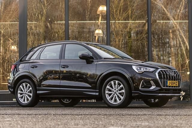 Zwart Occasion 2020 Audi Q3 Edition .1 SUV | € 24.950 (Super prijs) - Afbeelding 1/4