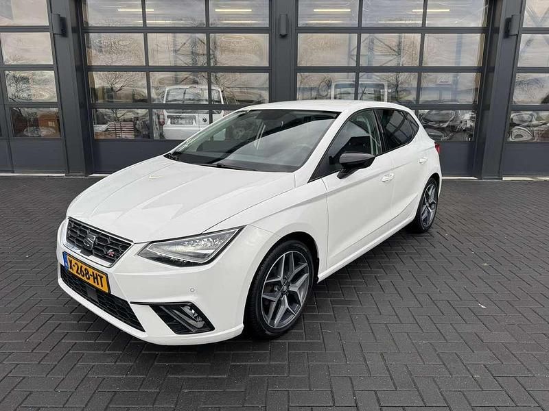 Wit Occasion 2018 Seat Ibiza FR Hatchback | € 13.500 (Goede deal) - Afbeelding 1/4