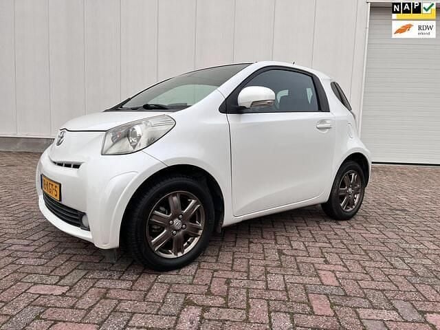 Wit Occasion 2009 Toyota iQ Hatchback | € 4.950 (Eerlijke prijs) - Afbeelding 1/4