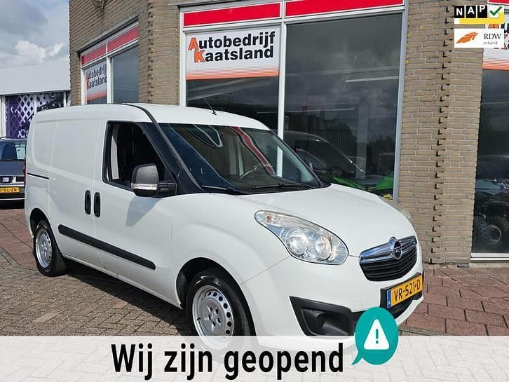 Wit Gebruikt 2015 Opel Combo Selection Sedan | € 3.498 (Eerlijke prijs) - Afbeelding 1/4