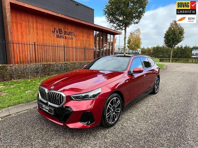Rood Gebruikt 2024 BMW i5 M Sport Sedan | € 61.950 (Goede deal) - Afbeelding 1/4