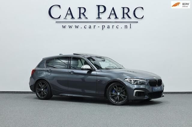Grijs (metallic) Occasion 2017 BMW M140 M Sport Hatchback | € 36.995 (Eerlijke prijs) - Afbeelding 1/4