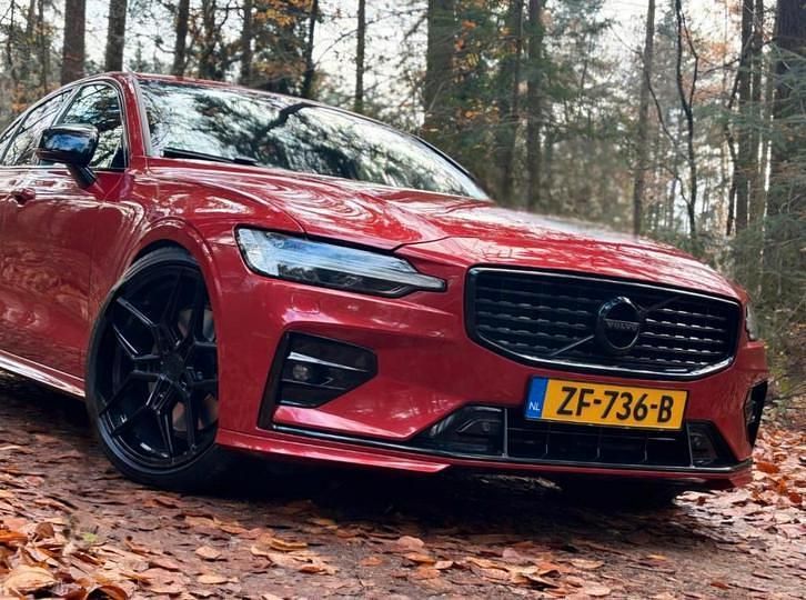 Oranje Occasion 2019 Volvo S60 R-Design Sedan | € 29.999 (Eerlijke prijs) - Afbeelding 1/4