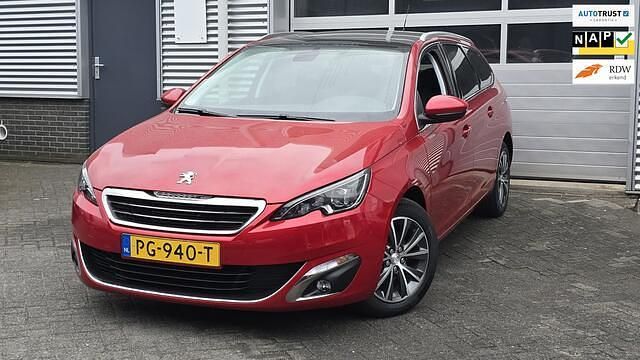 Rood Gebruikt 2017 Peugeot 308 SW Allure Stationwagen | € 8.449 (Eerlijke prijs) - Afbeelding 1/4