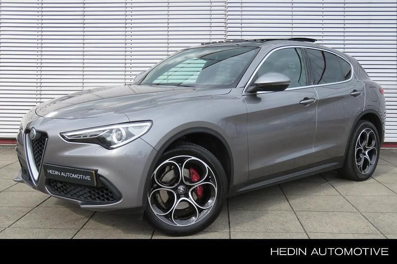 Grijs Gebruikt 2018 Alfa Romeo Stelvio Super SUV | € 30.945 (Eerlijke prijs) - Afbeelding 1/4