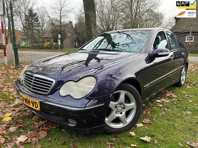 Paars (metallic) Occasion 2001 Mercedes C200 Elegance Sedan | € 1.299 (Duur) - Afbeelding 1/4