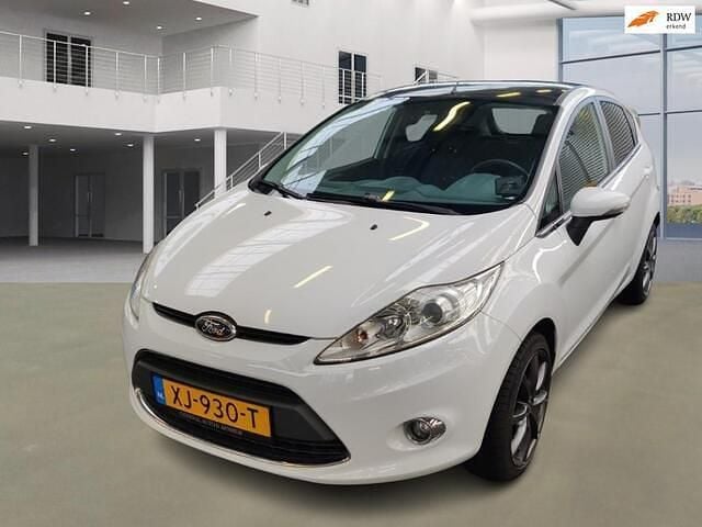 Wit Occasion 2009 Ford Fiesta Ghia Hatchback | € 3.495 (Goede deal) - Afbeelding 1/4