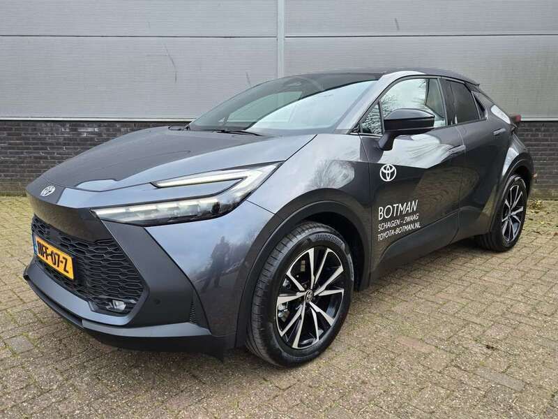 Grijs, metallic lak Gebruikt 2025 Toyota C-HR Edition SUV | € 43.980 (Eerlijke prijs) - Afbeelding 1/4