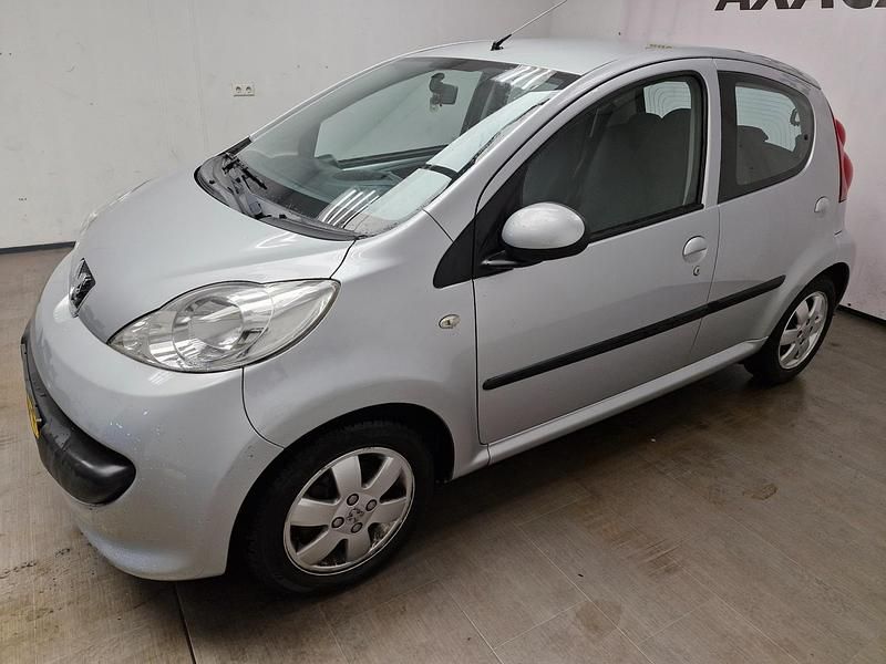 Occasion Peugeot 107 68 PK (50 kW) 2006 Grijs (metallic) Hatchback