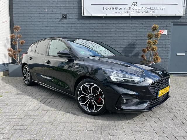 Zwart Gebruikt 2020 Ford Focus ST-Line Hatchback | € 16.950 (Iets duurder) - Afbeelding 1/4