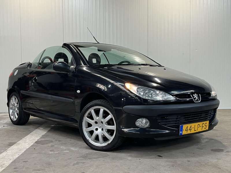 Zwart Gebruikt 2003 Peugeot 206 Cabriolet | € 1.750 (Eerlijke prijs) - Afbeelding 1/4