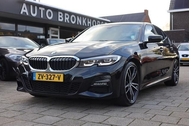 Zwart Gebruikt 2019 BMW 320 Executive Sedan | € 23.750 (Eerlijke prijs) - Afbeelding 1/4