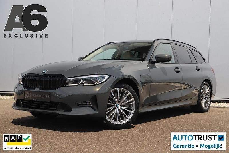 Grijs Gebruikt 2021 BMW 330e Shadowline Stationwagen | € 25.950 (Goede deal) - Afbeelding 1/4