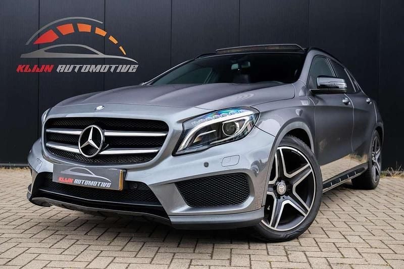 Grijs, metallic lak Gebruikt 2014 Mercedes GLA200 Edition 1 SUV | € 19.950 (Iets duurder) - Afbeelding 1/4