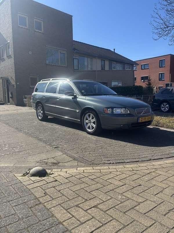 Groen Gebruikt 2004 Volvo V70 Momentum Stationwagen | € 3.750 (Goede deal) - Afbeelding 1/4