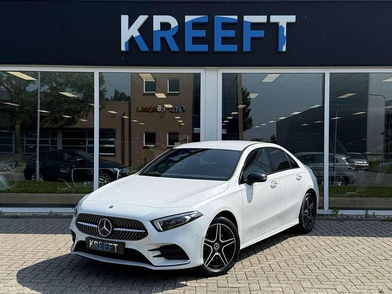 Wit Gebruikt 2022 Mercedes A250 Business Sedan | € 32.450 - Afbeelding 1/4