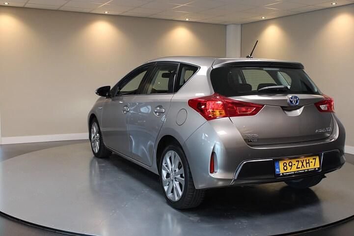 Occasion Toyota Auris Hybrid 2013 Bruin (metallic) Hatchback