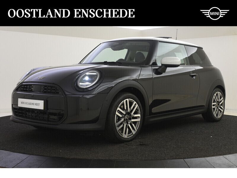Zwart Gebruikt 2024 Mini Cooper Classic Hatchback | € 31.750 (Duur) - Afbeelding 1/4