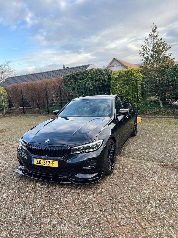 Zwart Occasion 2019 BMW 330 Executive Sedan | € 29.499 (Iets duurder) - Afbeelding 1/4