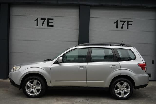 Grijs Gebruikt 2010 Subaru Forester Premium SUV | € 13.900 (Eerlijke prijs) - Afbeelding 1/4