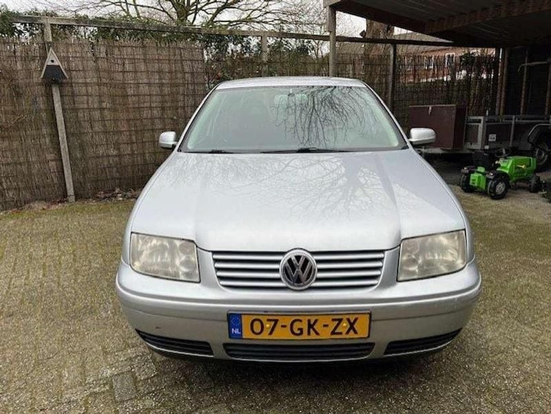 Zilver Gebruikt 2001 VW Bora Comfortline Sedan | € 1.250 - Afbeelding 1/4