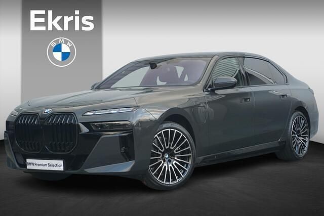 Grijs Gebruikt 2025 BMW 750e Executive Sedan | € 175.129 - Afbeelding 1/4