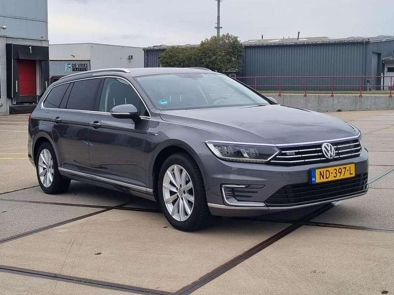 Grijs Gebruikt 2016 VW Passat GTE Stationwagen | € 10.900 (Eerlijke prijs) - Afbeelding 1/4