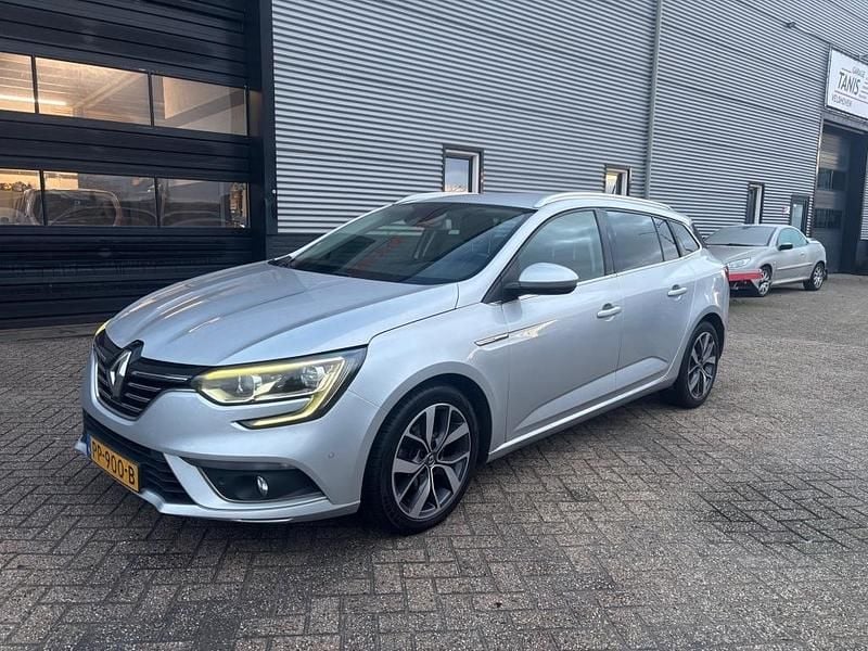 Grijs (metallic) Gebruikt 2017 Renault Mégane GrandTour Bose Edition Stationwagen | € 6.750 (Super prijs) - Afbeelding 1/4