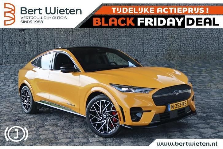 Geel (metallic) Gebruikt 2021 Ford Mustang Mach-E GT SUV | € 35.995 - Afbeelding 1/3