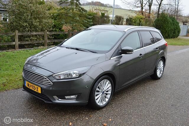 Grijs Gebruikt 2016 Ford Focus Titanium Stationwagen | € 7.995 (Eerlijke prijs) - Afbeelding 1/4