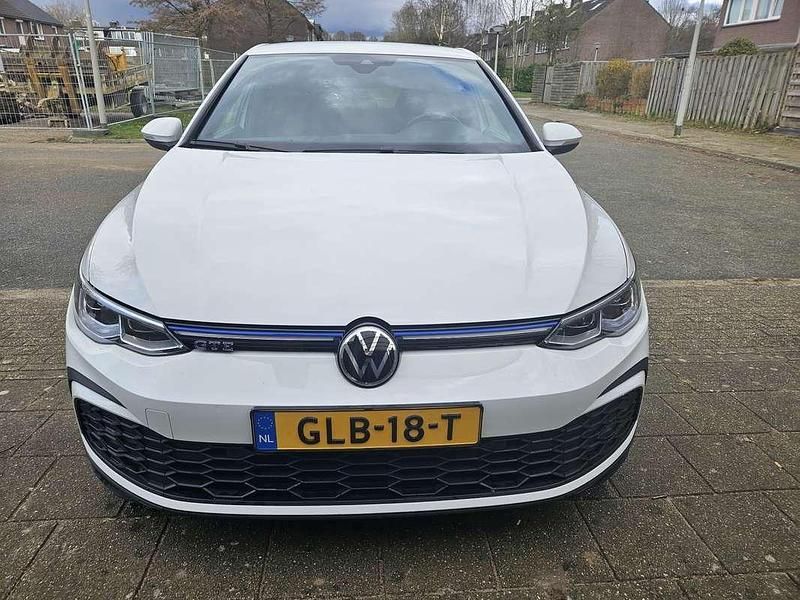 Wit Gebruikt 2021 VW Golf VIII GTE Stationwagen | € 22.750 (Goede deal) - Afbeelding 1/4