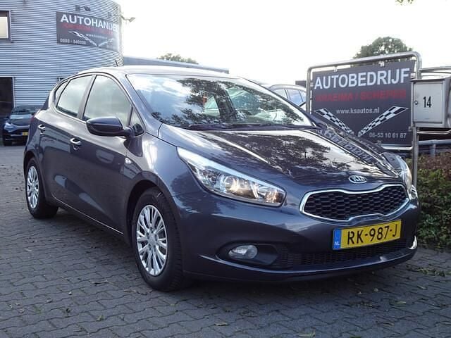 Grijs Gebruikt 2015 Kia Ceed Hatchback | € 5.950 (Goede deal) - Afbeelding 1/4