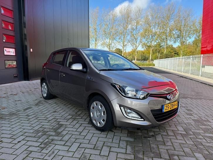 Bruin Gebruikt 2012 Hyundai i20 Hatchback | € 4.450 (Goede deal) - Afbeelding 1/4