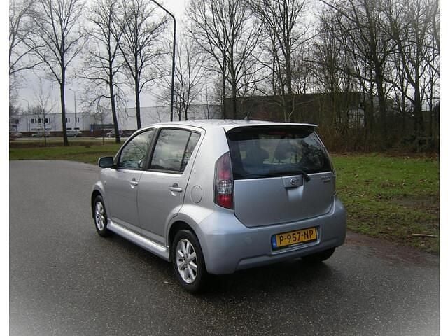 Occasion Daihatsu Sirion 103 PK (75 kW) 2010 Grijs Hatchback
