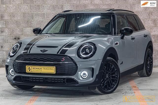Grijs Gebruikt 2022 Mini Cooper Clubman Stationwagen | € 33.950 (Eerlijke prijs) - Afbeelding 1/4