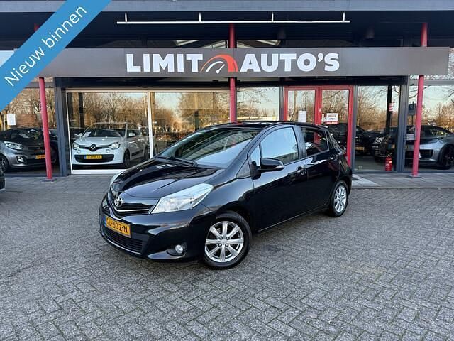 Zwart Occasion 2013 Toyota Yaris Hatchback | € 6.499 (Eerlijke prijs) - Afbeelding 1/4