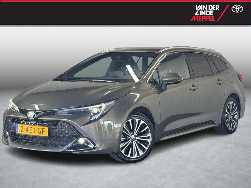 Groen Gebruikt 2024 Toyota Corolla Hybrid Stationwagen | € 33.450 - Afbeelding 1/4