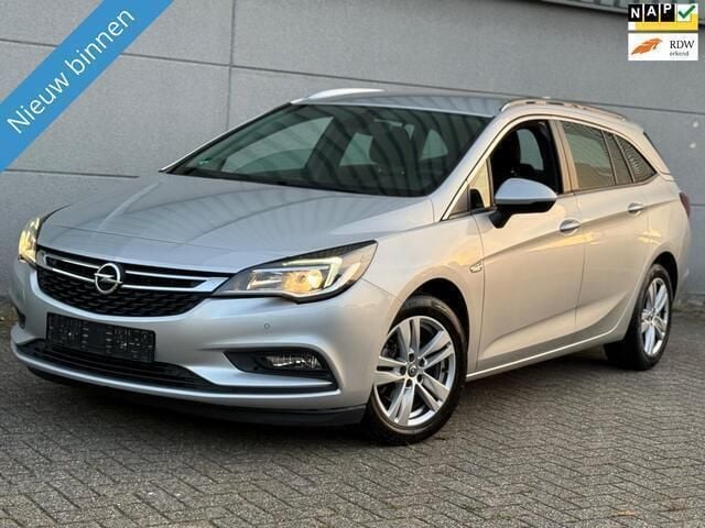 Grijs Gebruikt 2017 Opel Astra Edition Stationwagen | € 5.900 - Afbeelding 1/4