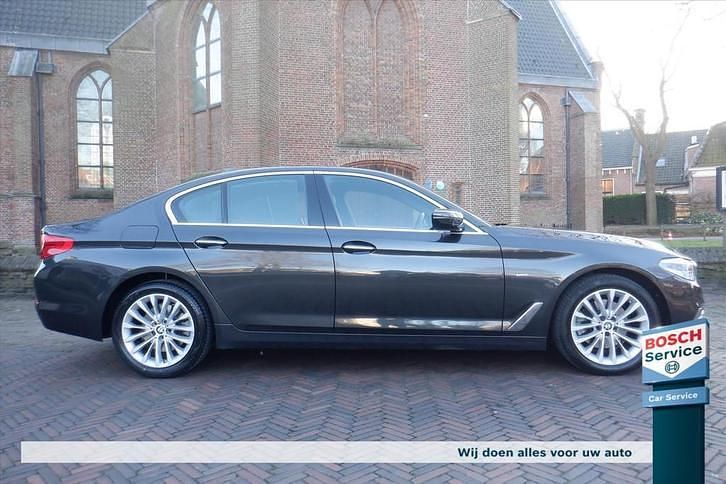 Grijs Occasion 2017 BMW 520 Luxury Line Sedan | € 19.900 (Iets duurder) - Afbeelding 1/4