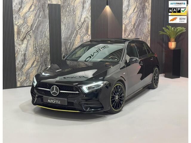 Zwart Gebruikt 2019 Mercedes A250 AMG Hatchback | € 31.950 (Iets duurder) - Afbeelding 1/4