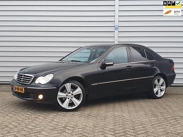 Zwart Gebruikt 2005 Mercedes C200 Sedan | € 3.795 (Goede deal) - Afbeelding 1/4