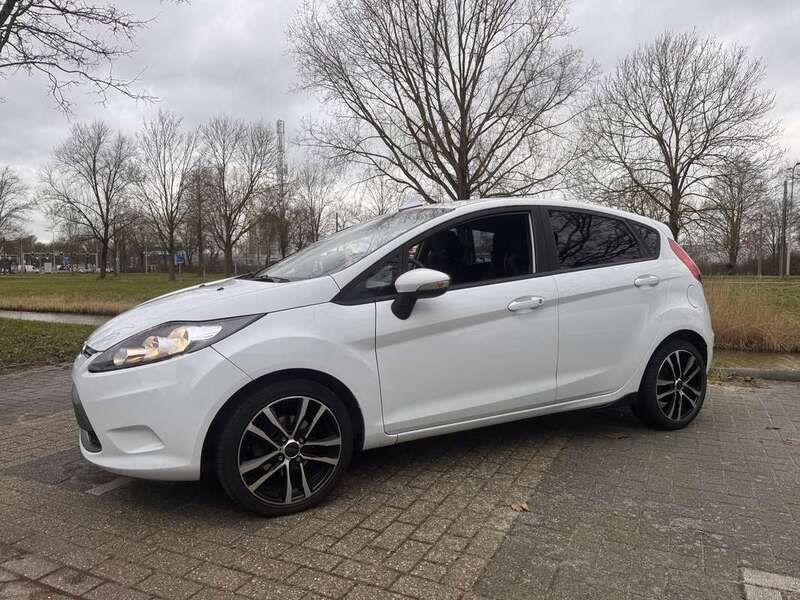 Wit Gebruikt 2011 Ford Fiesta Limited Hatchback | € 4.500 (Eerlijke prijs) - Afbeelding 1/4
