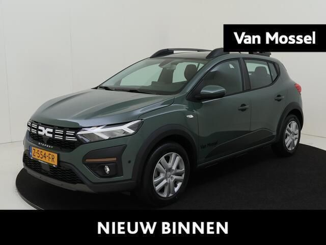Grijs Gebruikt 2024 Dacia Sandero Essentiel Hatchback | € 18.930 (Eerlijke prijs) - Afbeelding 1/4